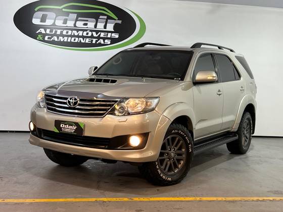 TOYOTA HILUX SW4 3.0 SRV 4X4 16V TURBO INTERCOOLER DIESEL 4P AUTOMÁTICO